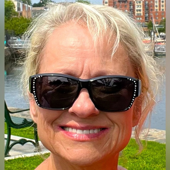 Meet your Posher, Jill - Picture 1 of 2